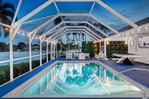 Stunning House with Beautiful Lake View — 4-Star Luxury Hotel in Wellington, United States