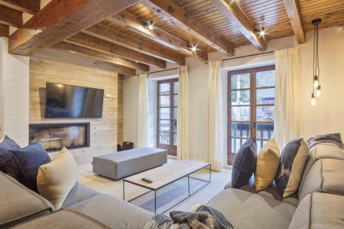Luderna Casa Pleta de Arties Pruedo — 4-Star Luxury Hotel in Vielha, Spain