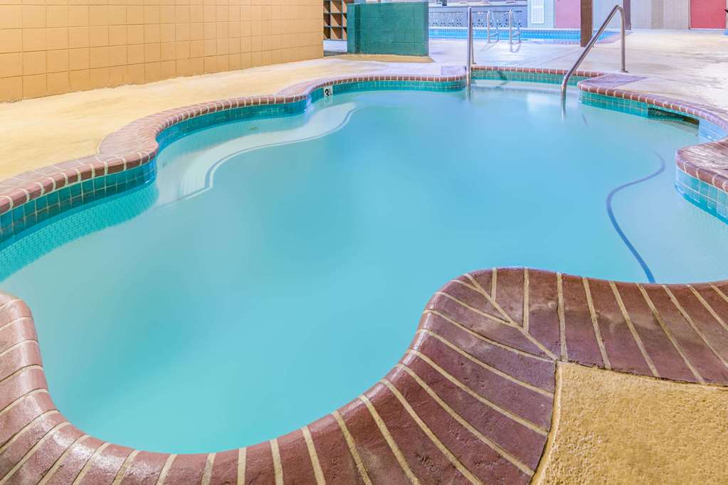 Days Inn by Wyndham Black Bear - photo 14