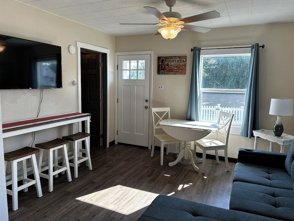 Lamplighter Cabins & Suites - photo 36
