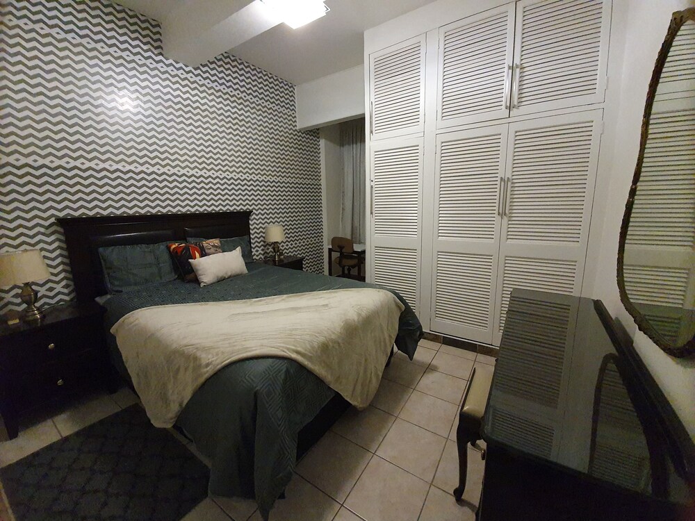 Parkview Hotel - last minute hotel in Durban