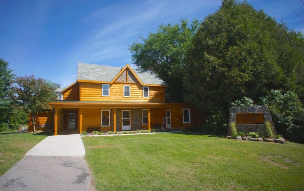 Myers Cave Resort in Kingston, Canada