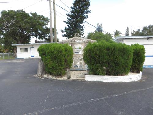 Royal Palms Motel - photo 19