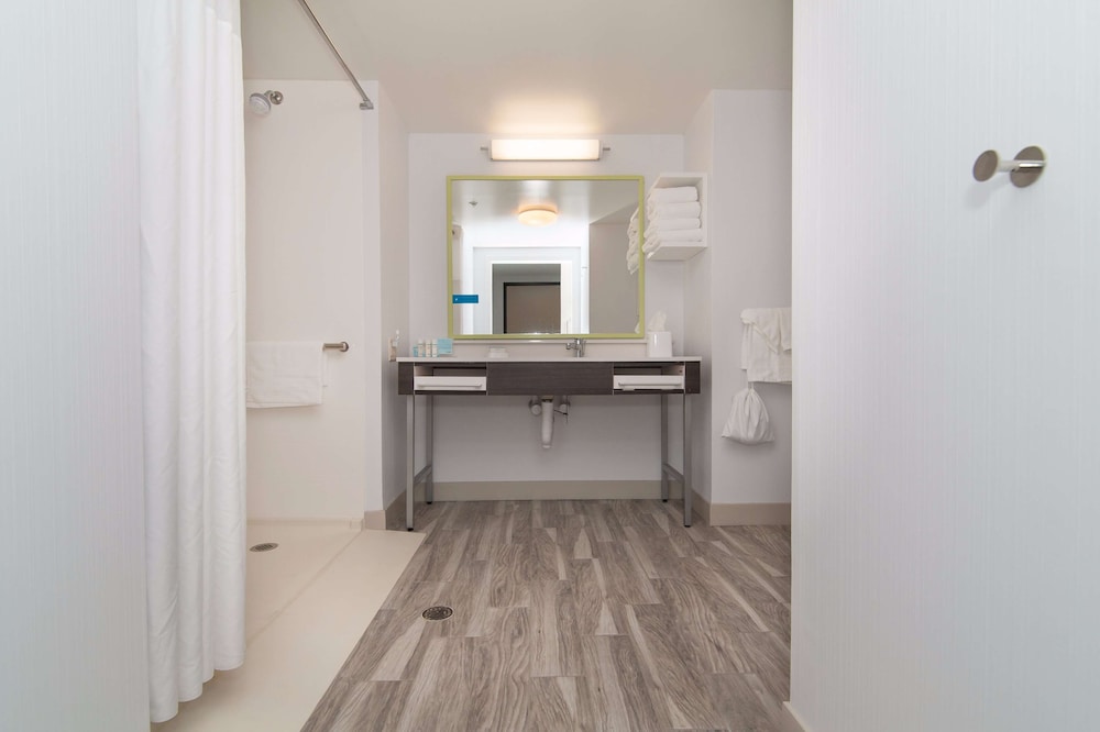 Hampton Inn Norwich - photo 46