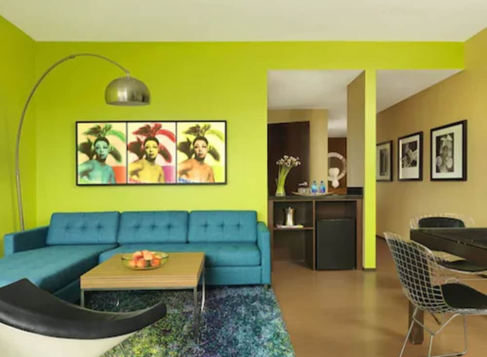 Moonrise Hotel - photo 13
