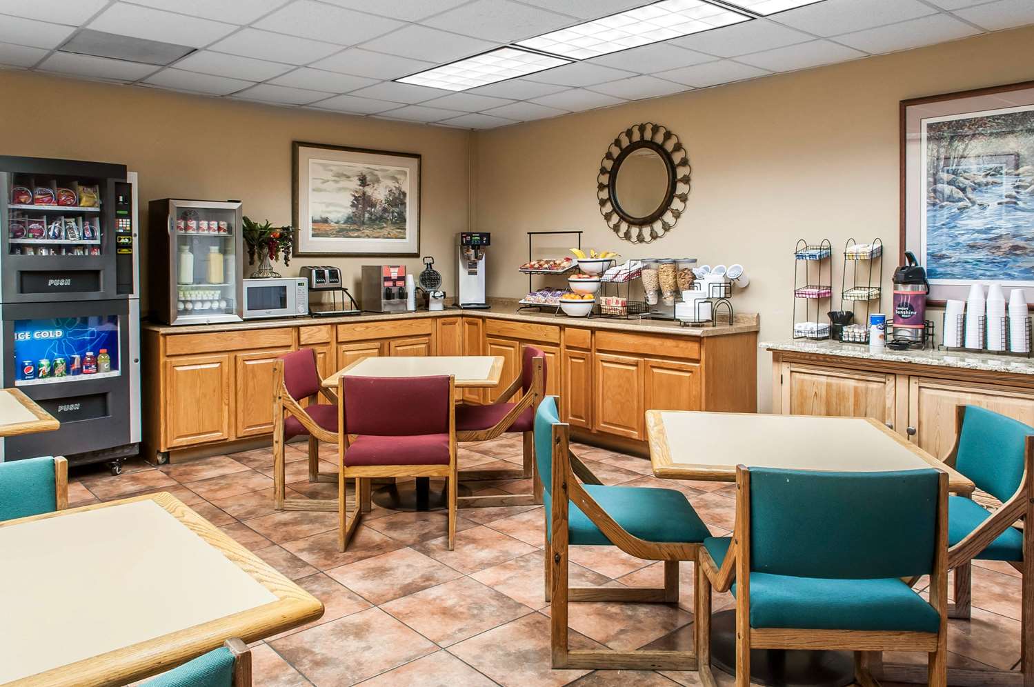 Suburban Extended Stay Hotel East - photo 6