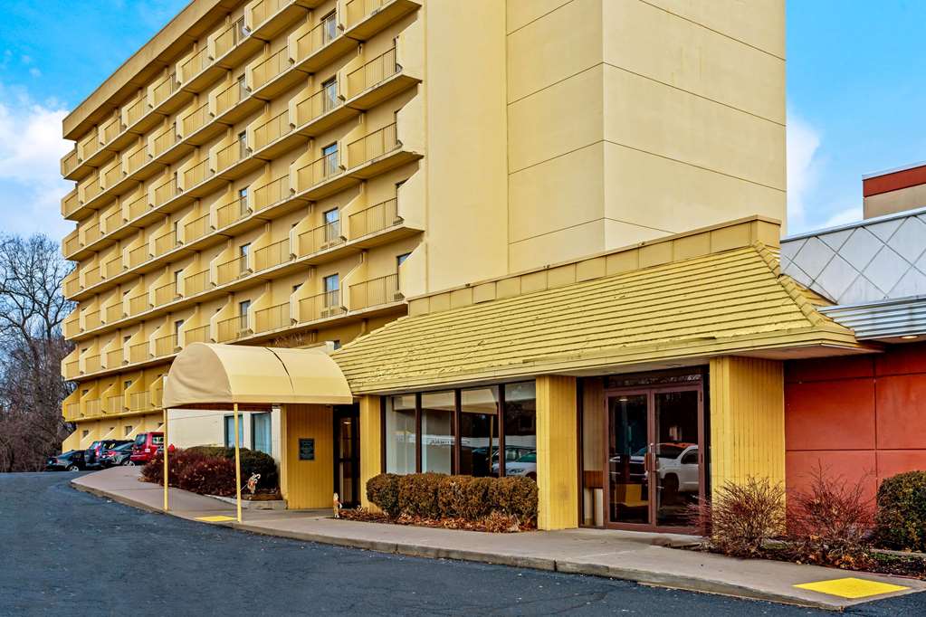 La Quinta Inn & Suites by Wyndham Stamford New York City - photo 5