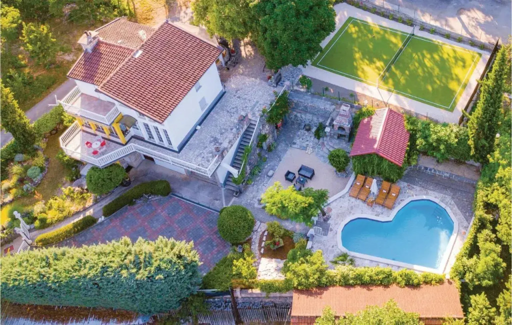 Three Bedroom Holiday Home In Imotski — 4-Star Luxury Hotel in Imotski, Croatia