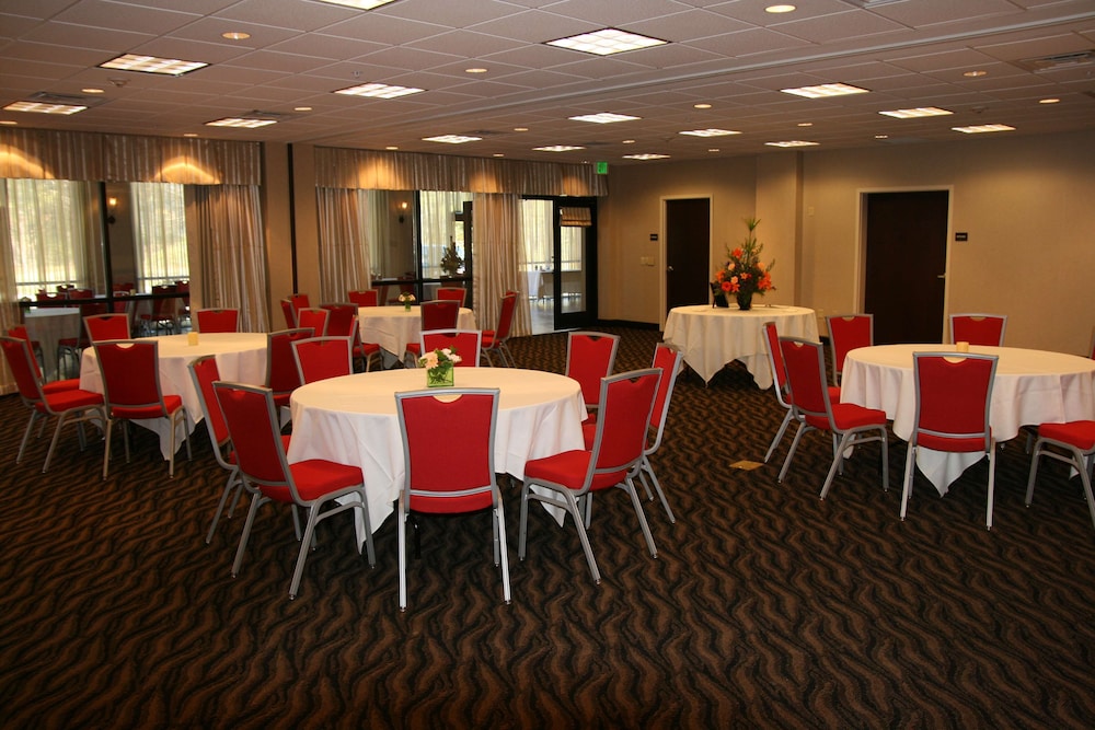 Hampton Inn Jacksonville Anniston Area - photo 55