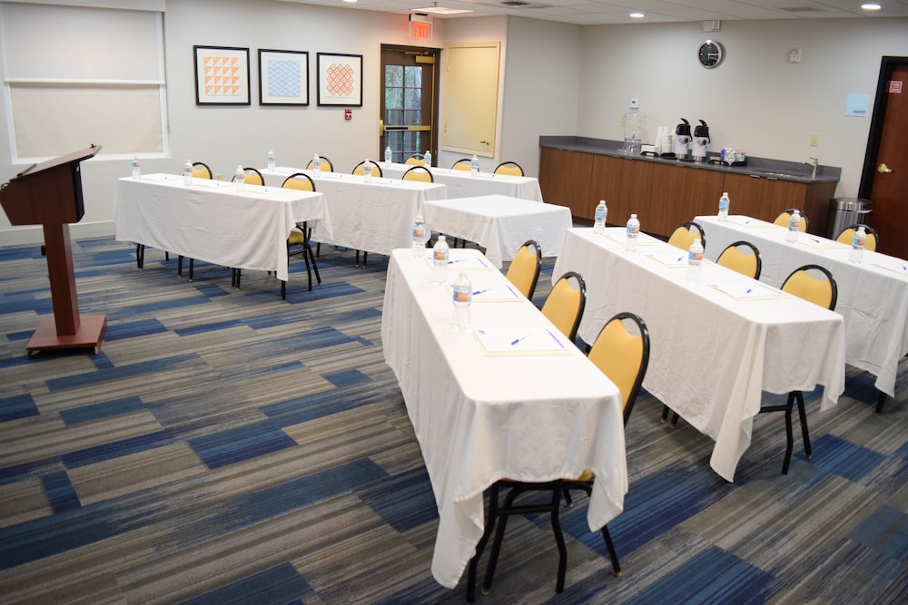 Holiday Inn Express Hotel & Suites West I 10 by IHG - photo 57