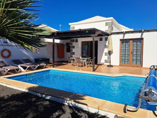 Villa de la Paz — 4-Star Luxury Hotel in Playa Blanca, Spain