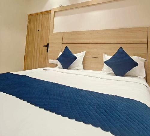 Mandonas - carbon neutral hotel in Unknown City