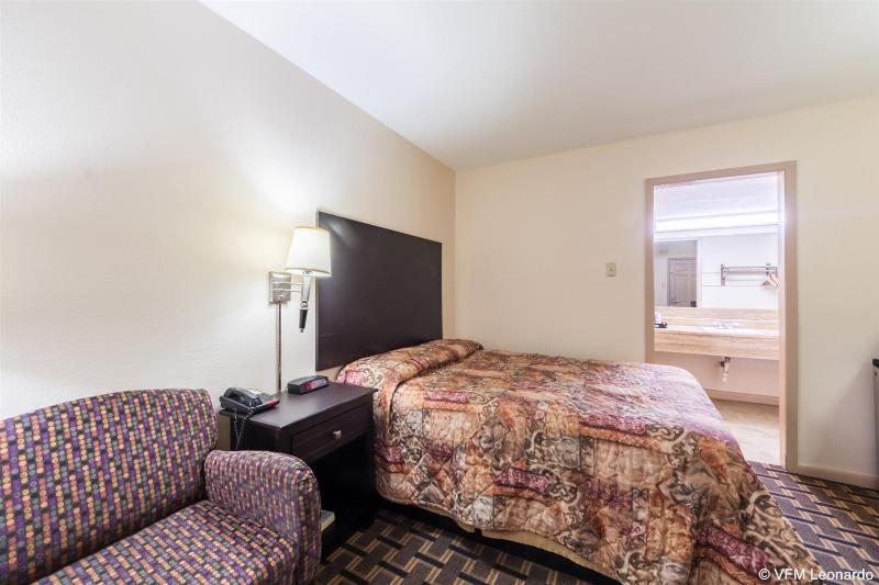 Rodeway Inn University Downtown - photo 20