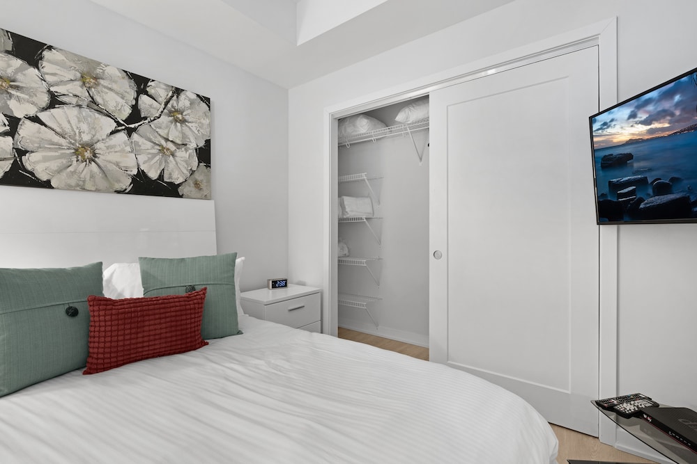 Global Luxury Suites Crystal City - photo 18