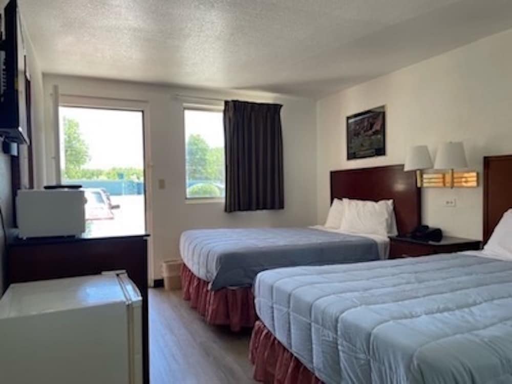 Farmington Inn - photo 18