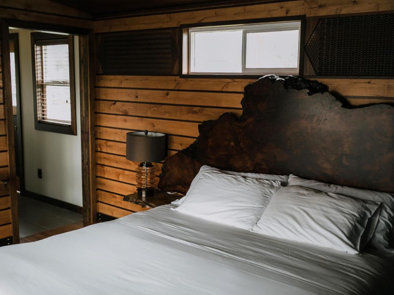 Pitchwood Inn — hotel in Raymond