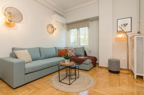 Spacious 2 Bedroom Apartment In Koukaki — 4-Star Luxury Hotel in Athens, Greece
