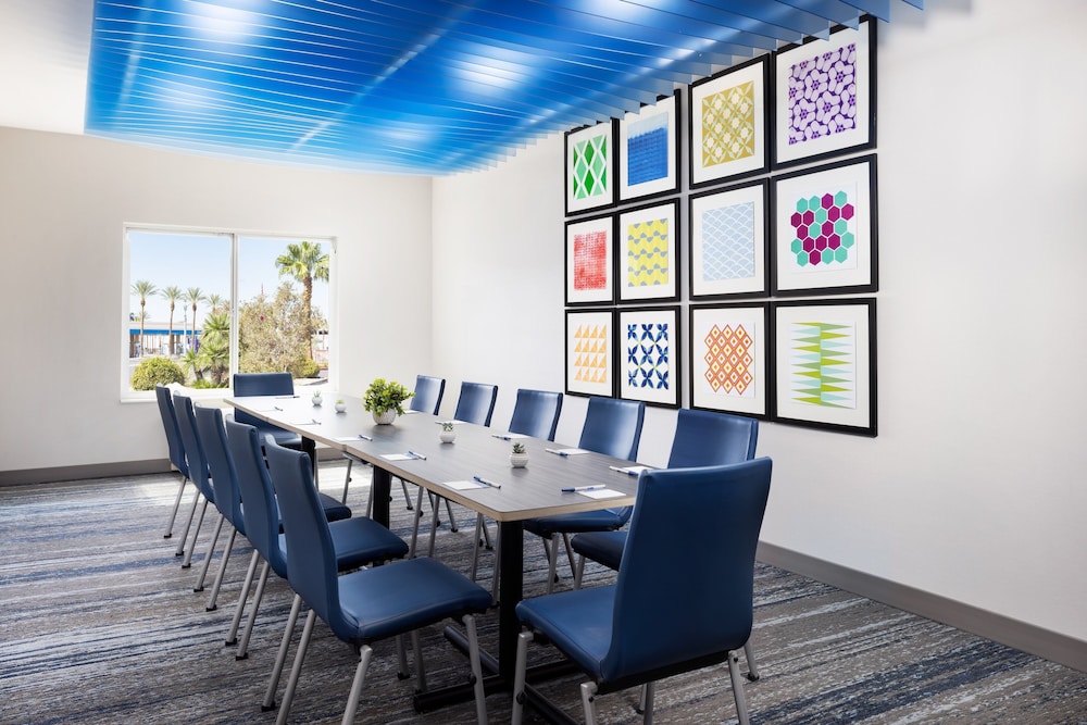 Holiday Inn Express Las Vegas South - photo 34