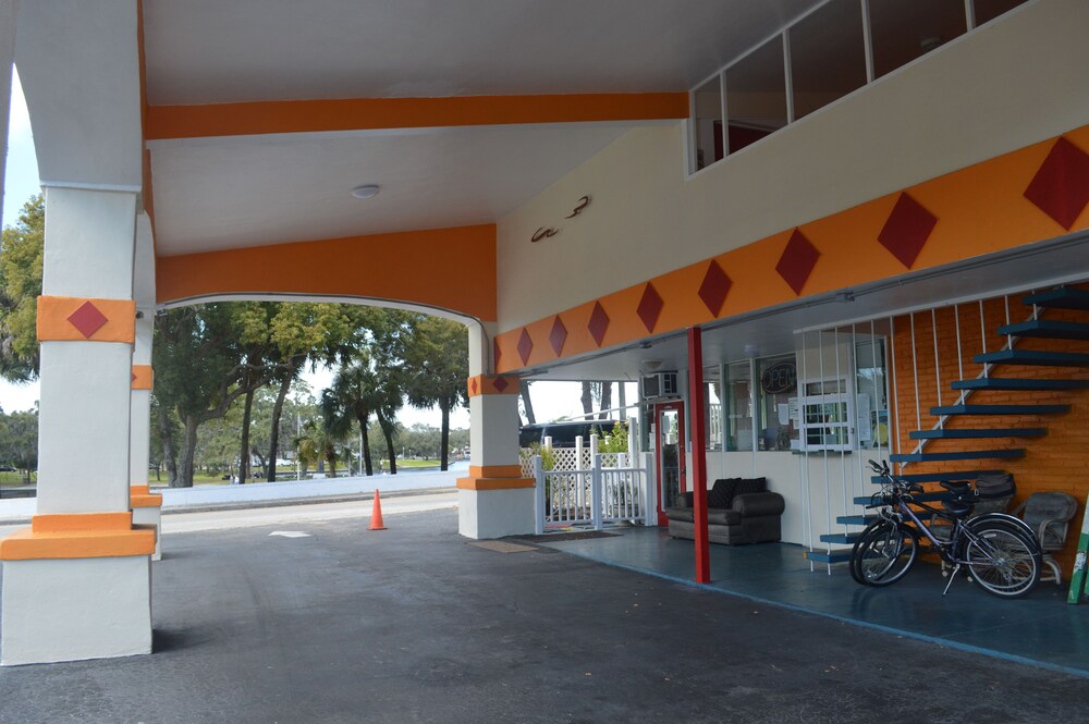 Tarpon Inn - photo 56
