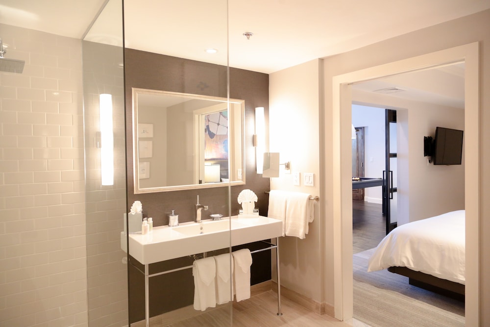 Hotel Commonwealth - photo 33