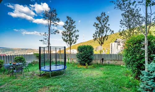 Entire House Cityscape Retreat: The View