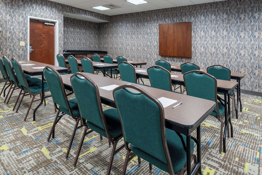 Hampton Inn Dahlgren - photo 50