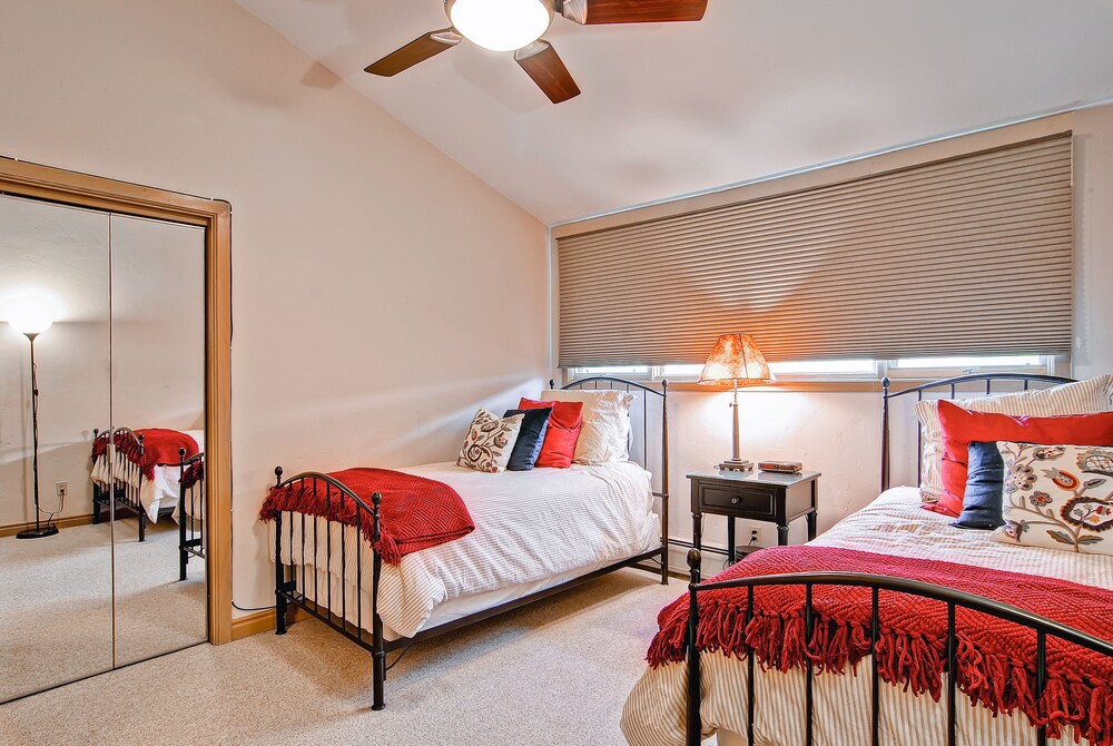 Highlands Slopeside by East West Hospitality - photo 35