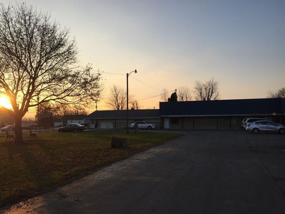 B & J Motel - photo 3