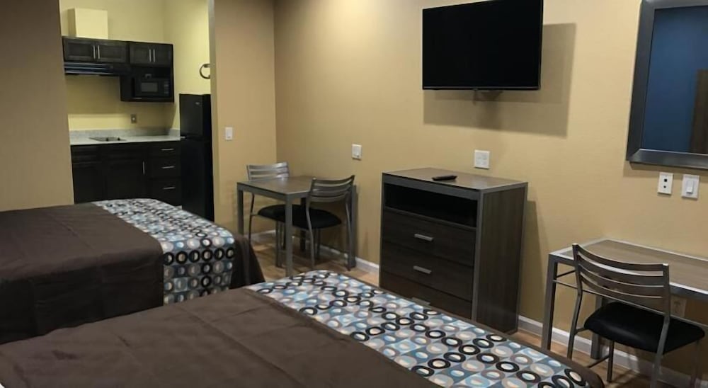 Deluxe Inn & Suites Baytown - photo 15