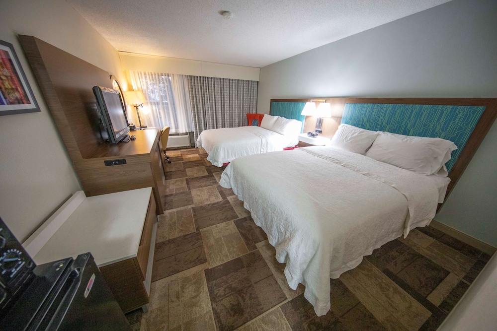 Hampton Inn Hutchinson - photo 28