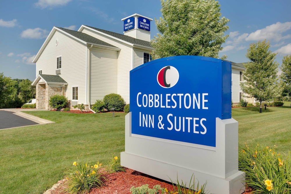 Cobblestone Inn & Suites Clintonville - photo 58