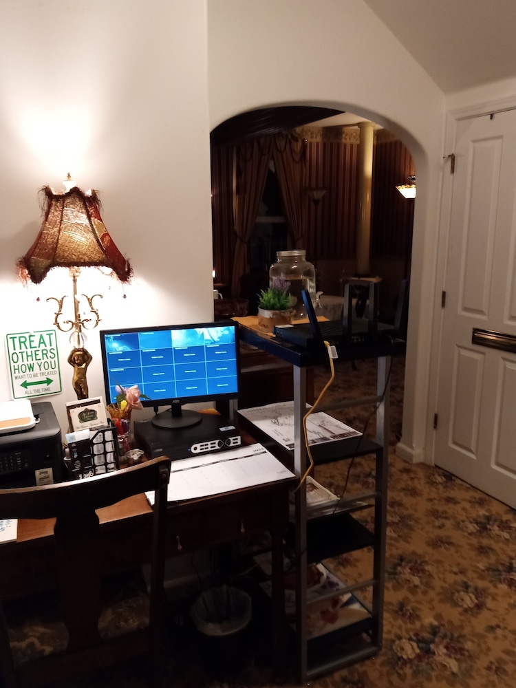 All Season's Groveland Inn - photo 4