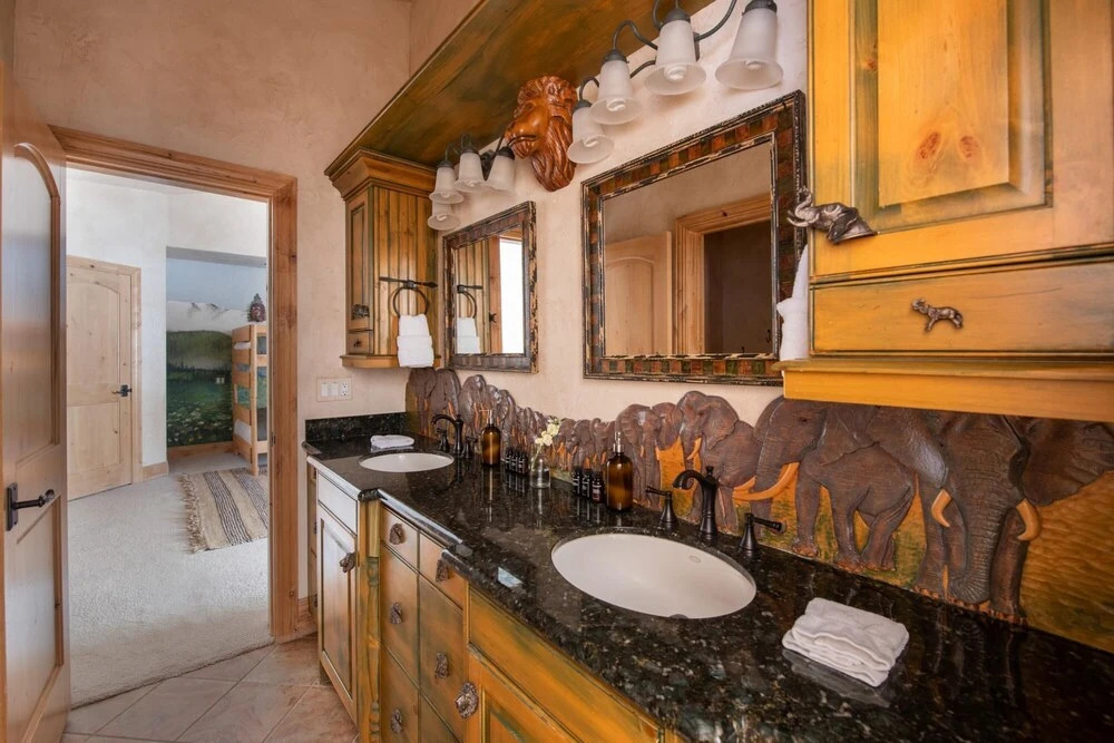 Cherry Ridge by Avantstay Incredible Mountain Mansion w Game Room Hot Tub & Views - photo 10