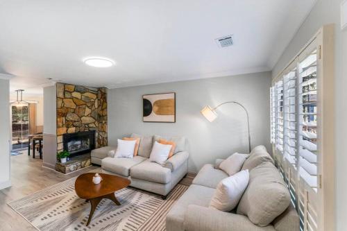 Golf Oasis Modern Townhome in Charlotte, United States