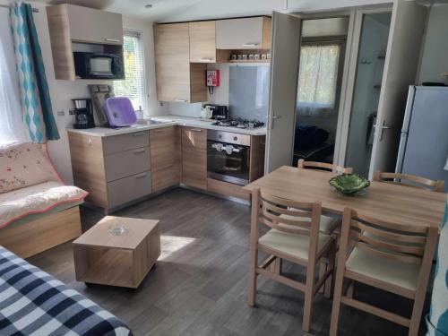 Mobilhome — hotel in Les Mathes