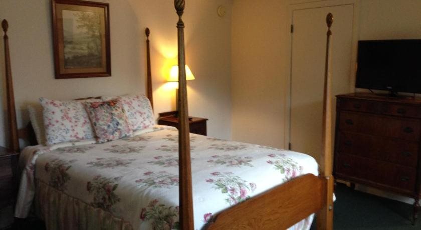 White Columns Motel - photo 33