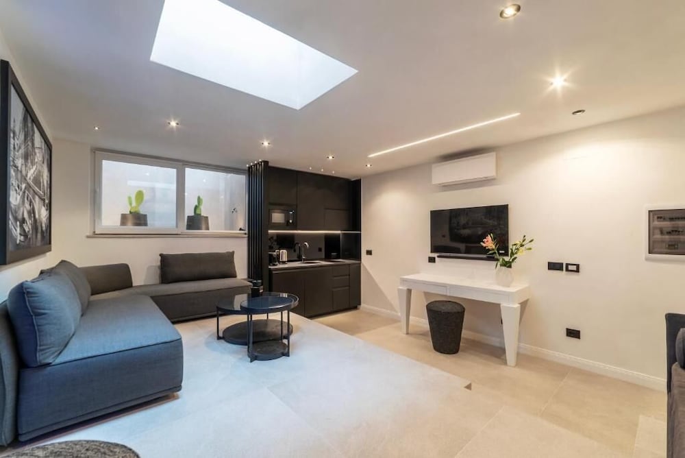 Roma City Suite with Parking Villa Borghese — 4-Star Luxury Hotel in Rome, Italy