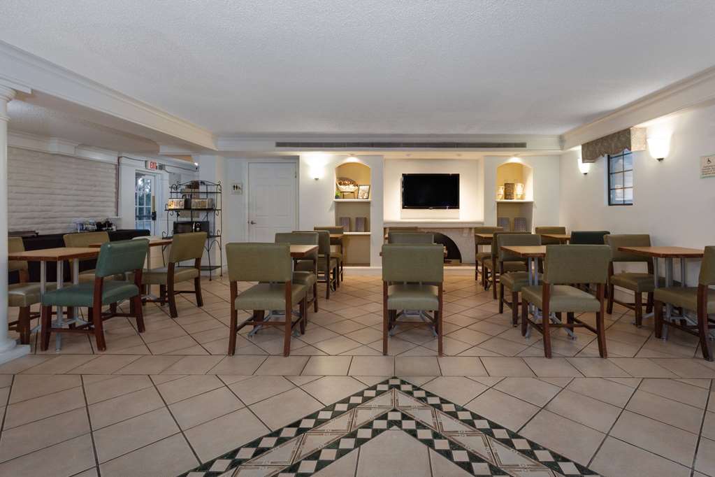 La Quinta Inn by Wyndham Pensacola - photo 2