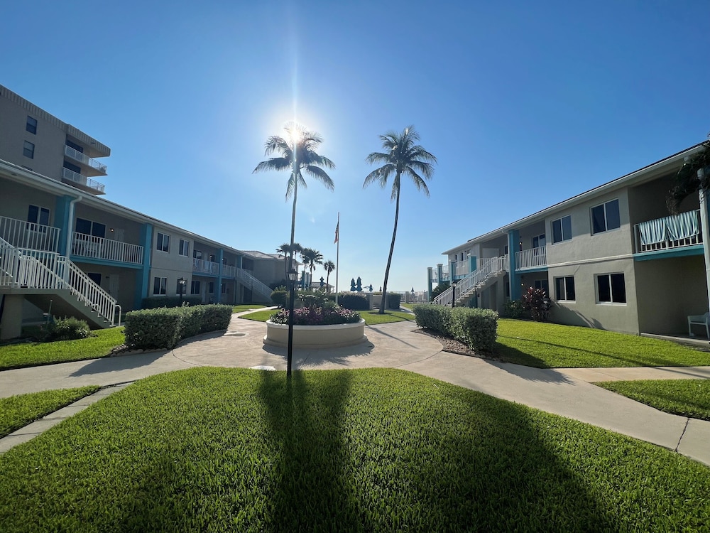 Gulfstream Manor - photo 17