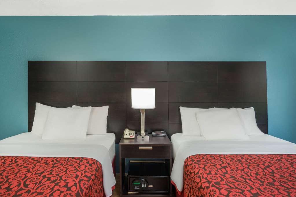 Days Inn by Wyndham Raleigh Midtown - photo 13