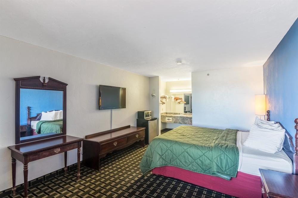 Premier Inn & Suites - photo 11