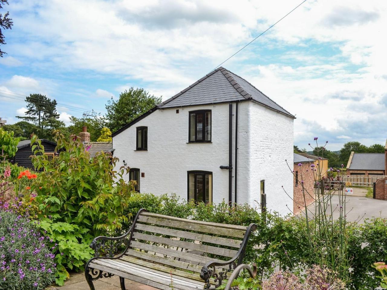 End Cottage — 4-Star Luxury Hotel in Driffield, United Kingdom
