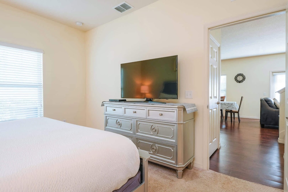 Making Memories in West Lucaya Resort — 4-Star Luxury Hotel in Kissimmee, United States