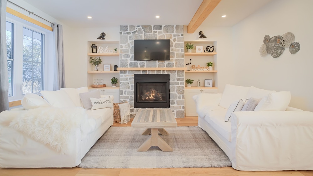 Station Farmhouse Tremblant — 4-Star Luxury Hotel in La Conception, Canada