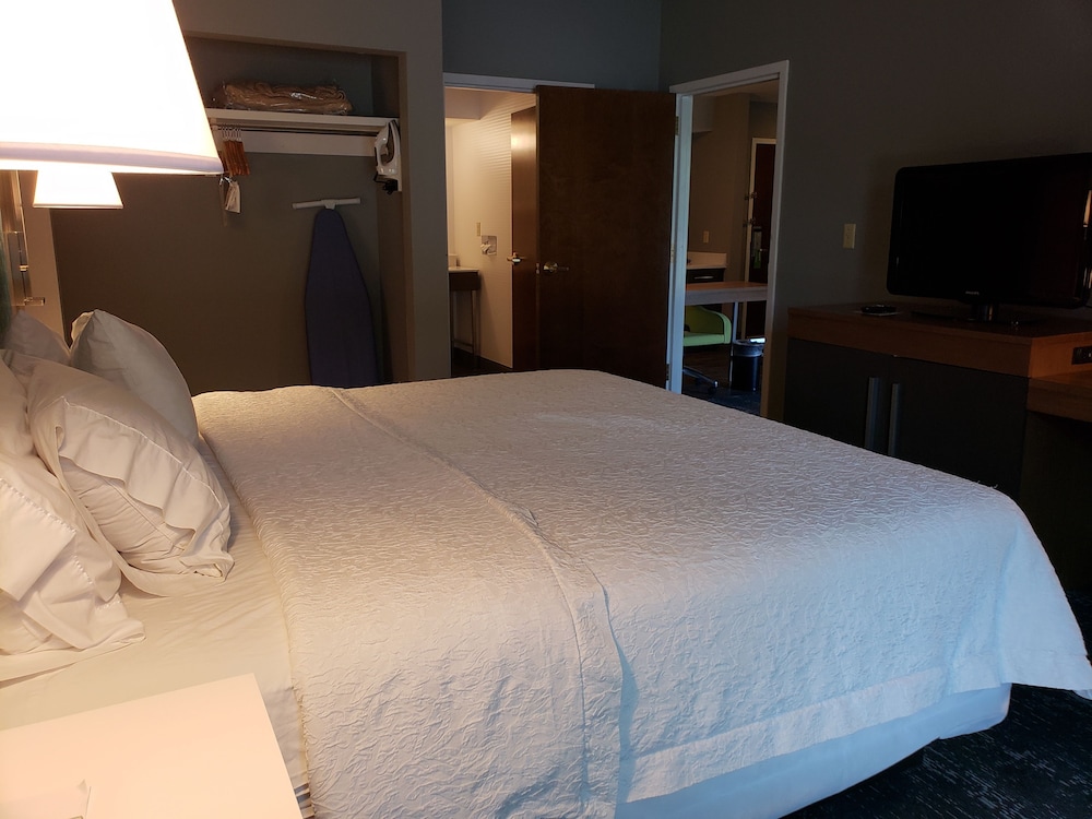 Hampton Inn & Suites Newtown - photo 41