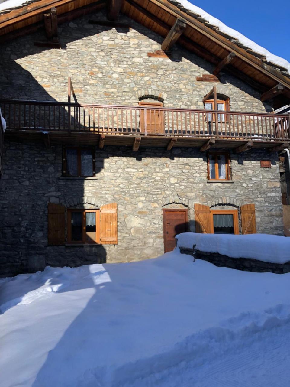 Chalet Cour des 3 Céline 6 Personnes Vieux Village — 4-Star Luxury Hotel in Val-D'isere, France
