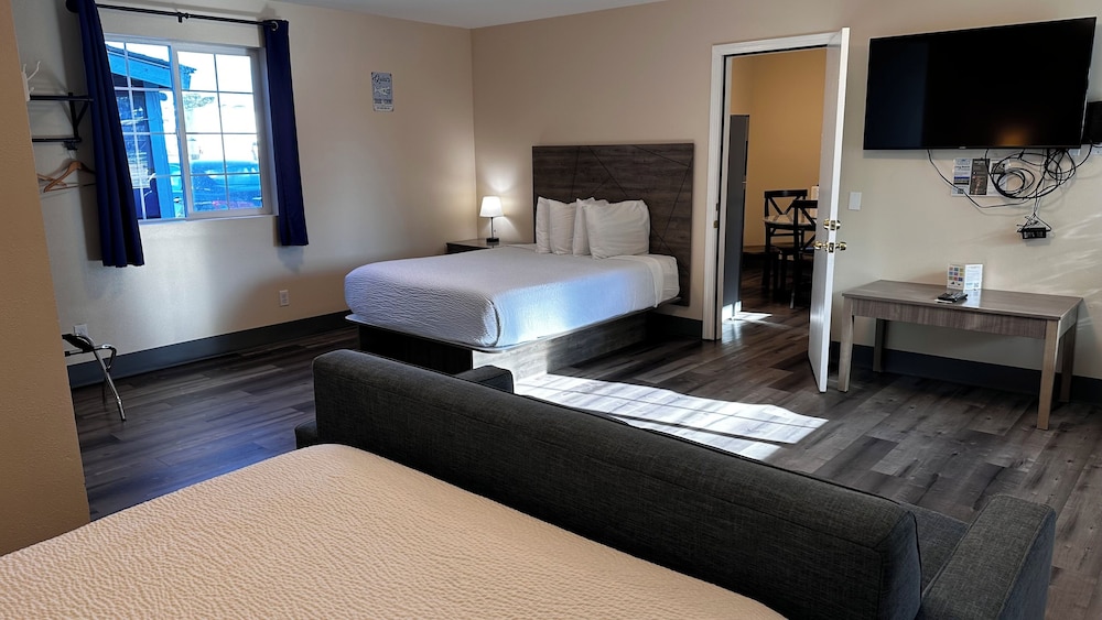 The Coastal Inn and Suites - photo 116