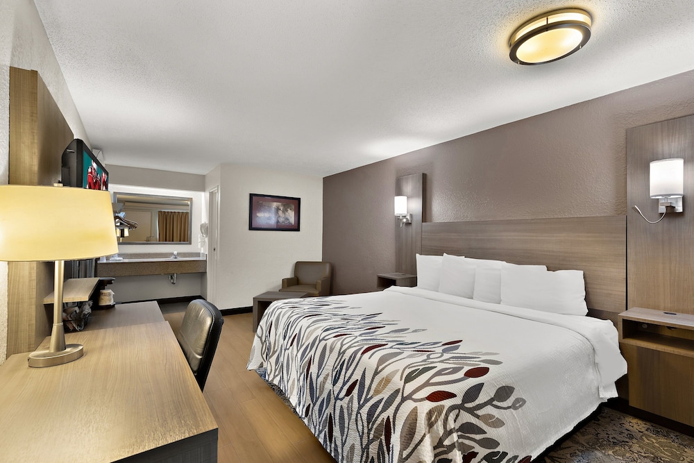 Red Roof Inn Cleveland Westlake - photo 17