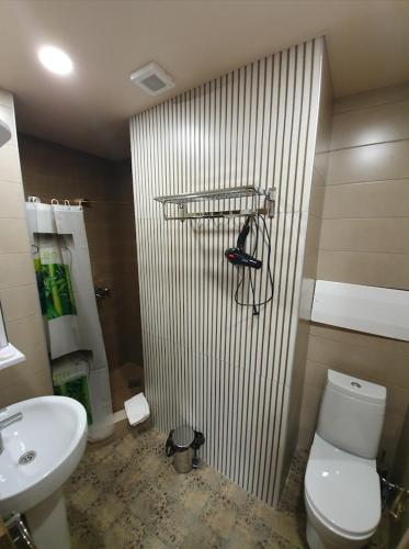 5 Rooms near 300 Aragveli metro station