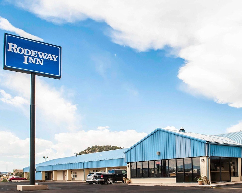 Budget Host - photo 3